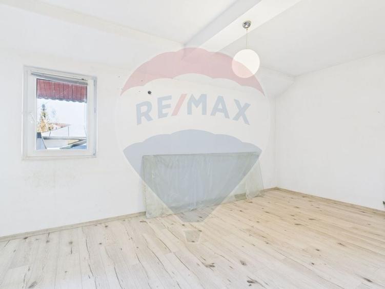 Casă cu 5 camere si 300mp curte, de închiriat în zona Bd. Gloriei - 25