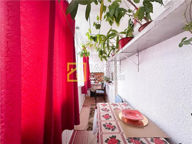 3 camere decomandate, 22 Decembrie - 11