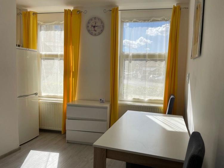 Inchiriez garsoniera zona Grivitei aproape de Colina - 6