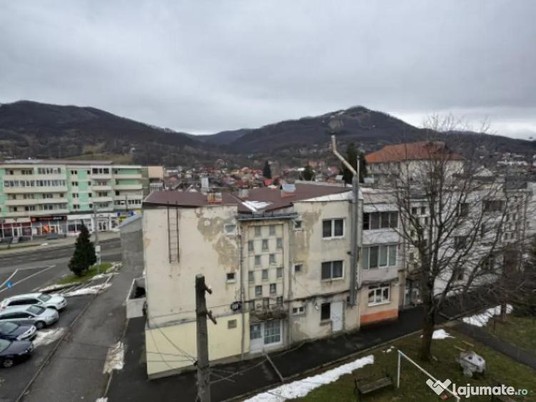 Apartament 49 mp, etaj 3/3, incalzire pardoseala, AC, Baia S - 12