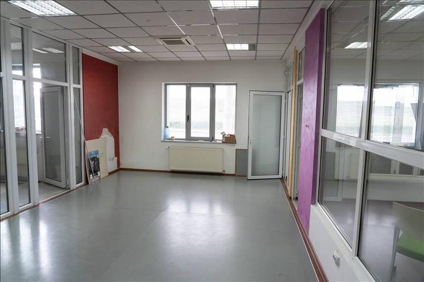 Birouri cu intrare din strada langa aeroport - 2