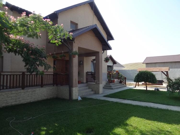 Valu lui Traian Vila 5 camere cu curte. - 1