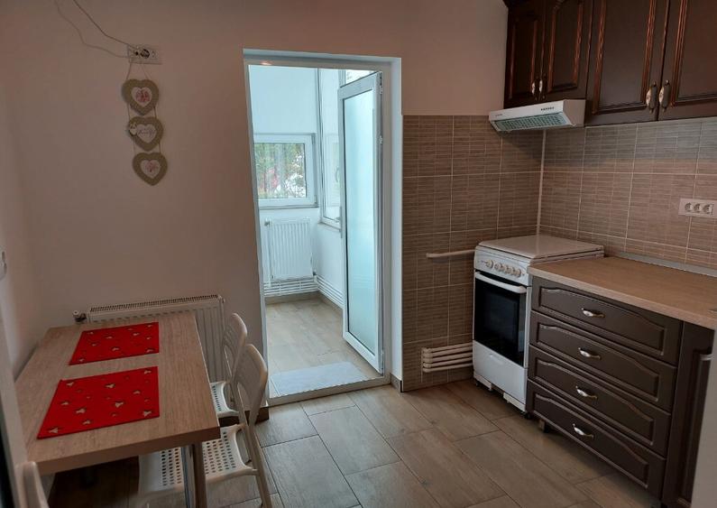 Inchiriez apartament decomandat 2 camere etaj 2 din 4, Piata Centrala - 7