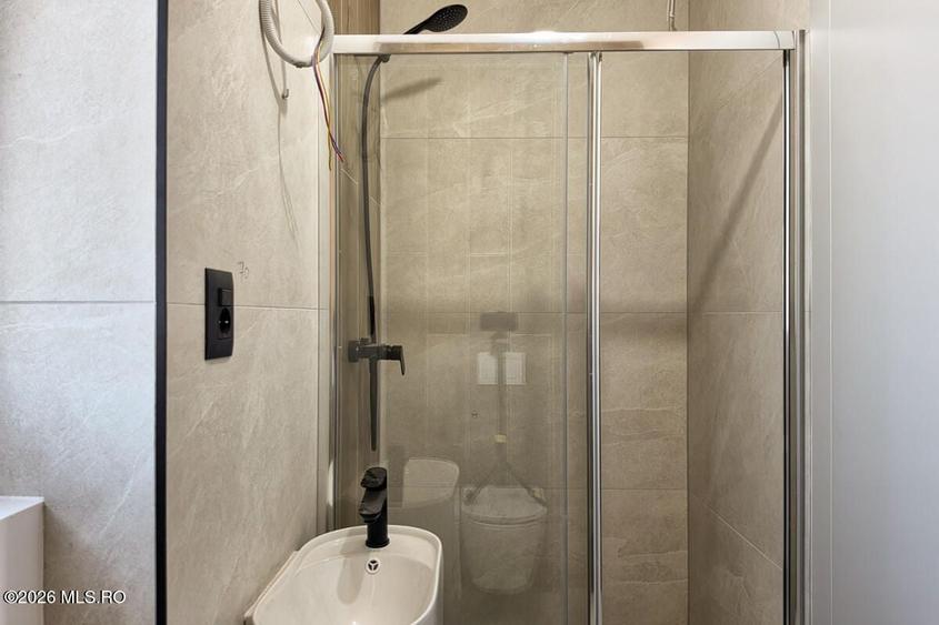 Apartament cu 3 camere semidecomandat în Torontalului