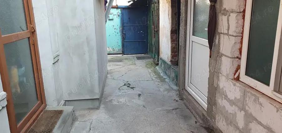 Vand urgent casa la curte - langa statia de metrou Piata Muncii !!! - 9