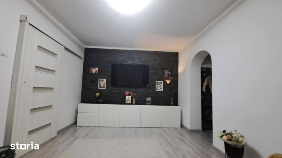 Apartament 2 camere, renovat , gata de mutat - 1