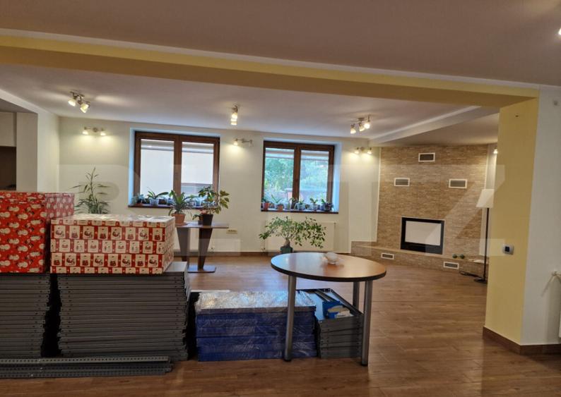 Casa deosebita individuala cu spatiu comercial ,se vand imp - 31