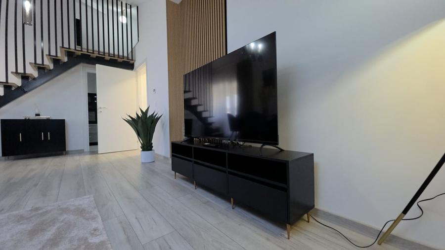 Apartament cu trei camere pe doua niveluri, tip vila, zona Tractorul - 5