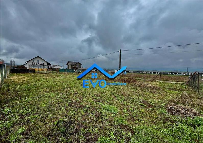 Teren de , intravilan, 401 mp, deschidere 24ml, Vorovesti, S - 9