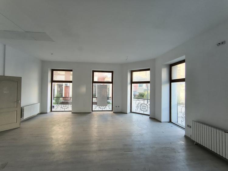 Ultracentral Promendata Stefan cel Mare-cladire interbelica diverse activitati - 6