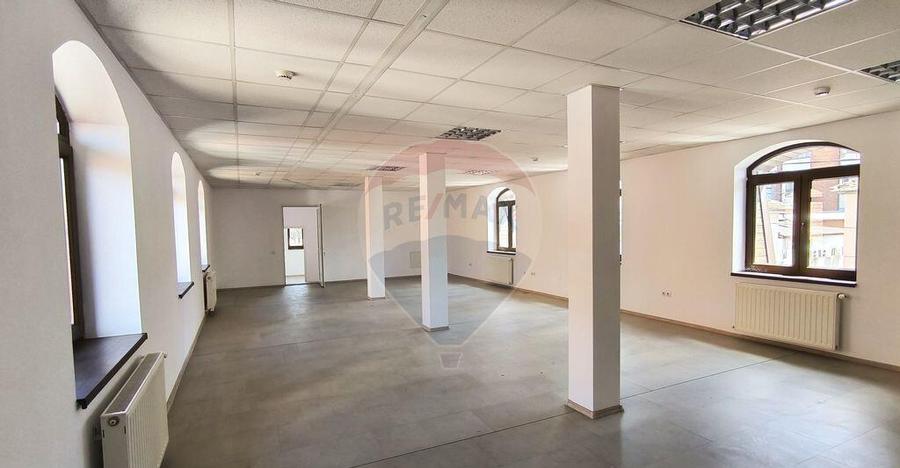 Spa?iu comercial de inchiriat in Piata Agroalimentara di... - 1