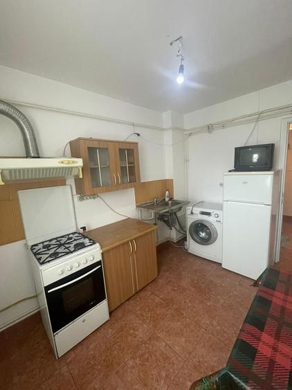 Inchiriez garsoniera Razboieni - 2