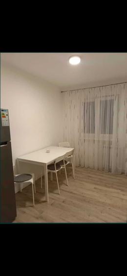 Apartament cu 3 camere semidecomandat în Micro 14