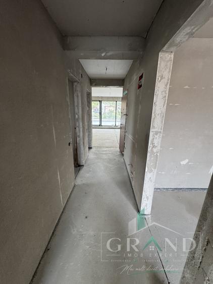 Apartament cu 3 camere semidecomandat în Andrei Mureșanu