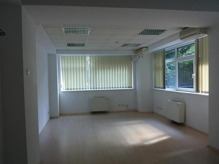 Vanzare spatii birouri - 230 mpc - pret/etaj, parcare inclusa - 12