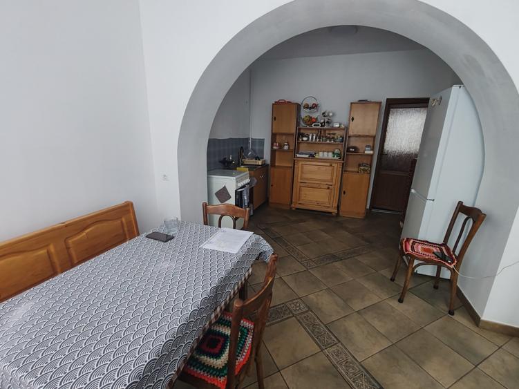 Casa 4 camere libera la vanzare GHIMBAV - zona Garii - 9