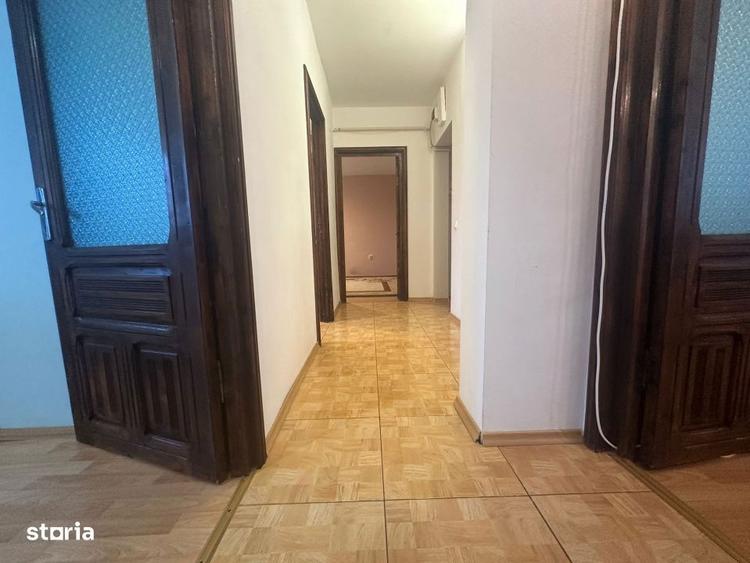 Apartament cu 3 camere decomandat în Ciupercenii Noi