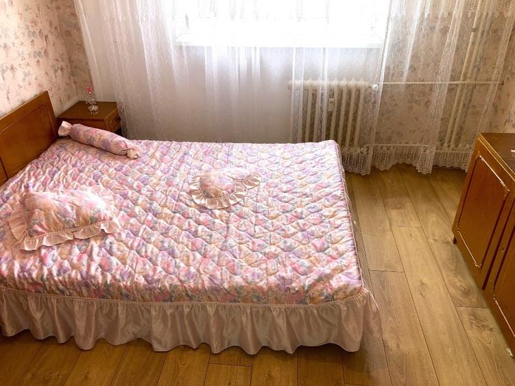 Apartament cu 3 camere semidecomandat în Rahova