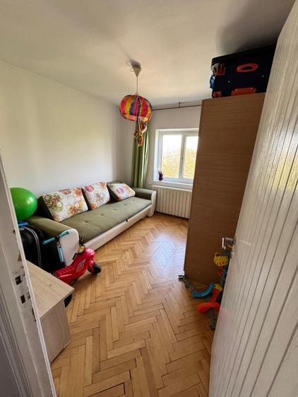 Apartament cu 4 camere decomandat, mobilat în Odobescu