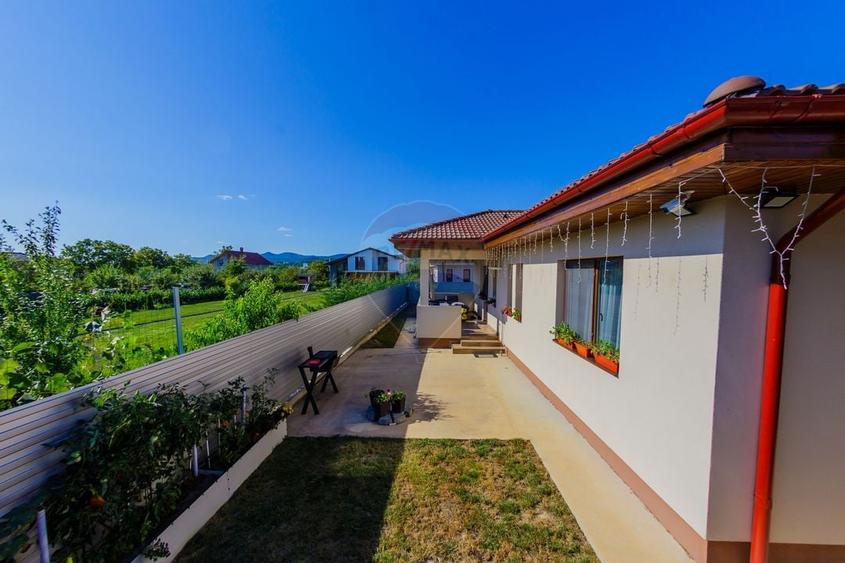 Casă cu 4 camere cu Teren 600 Mp în Săsar