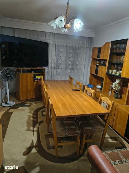 Apartament cu 4 camere decomandat în Donici