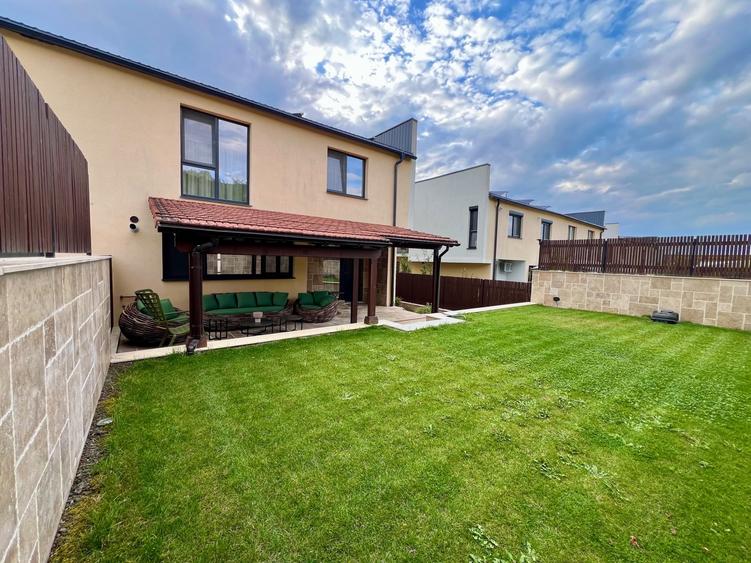 Duplex cu 4 camere cu Canalizare în Dezmir