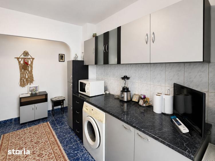 Apartament cu 3 camere semidecomandat în Inel I