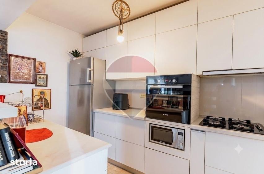Apartament cu 5 camere decomandat în Breazu
