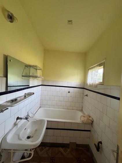 Casă cu 4 camere cu Teren 2224 Mp în Central