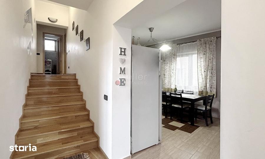 Casă cu 7 camere cu Teren 178 Mp în Florilor