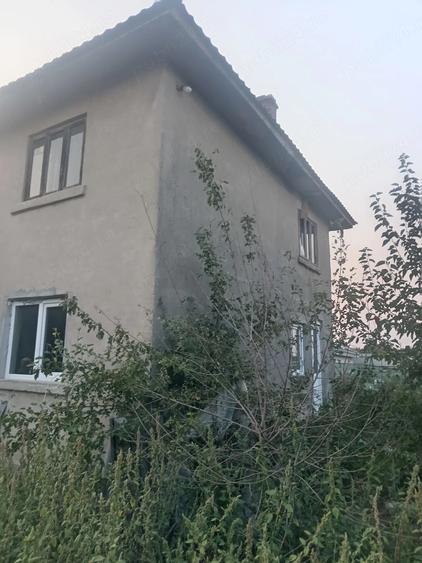 Casă cu 8 camere cu Teren 6000 Mp în Bărăști