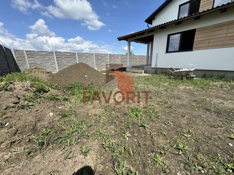 Duplex cu 4 camere cu Canalizare în Moșnița Nouă