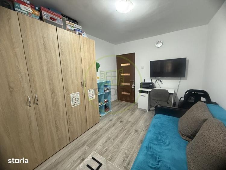 Apartament cu 3 camere decomandat în Craiovița Nouă