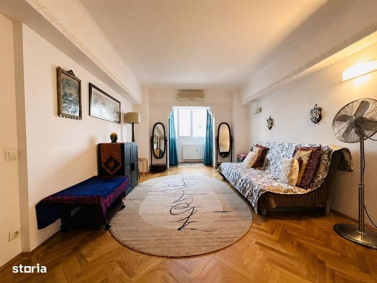 Apartament cu 3 camere semidecomandat în Moșilor