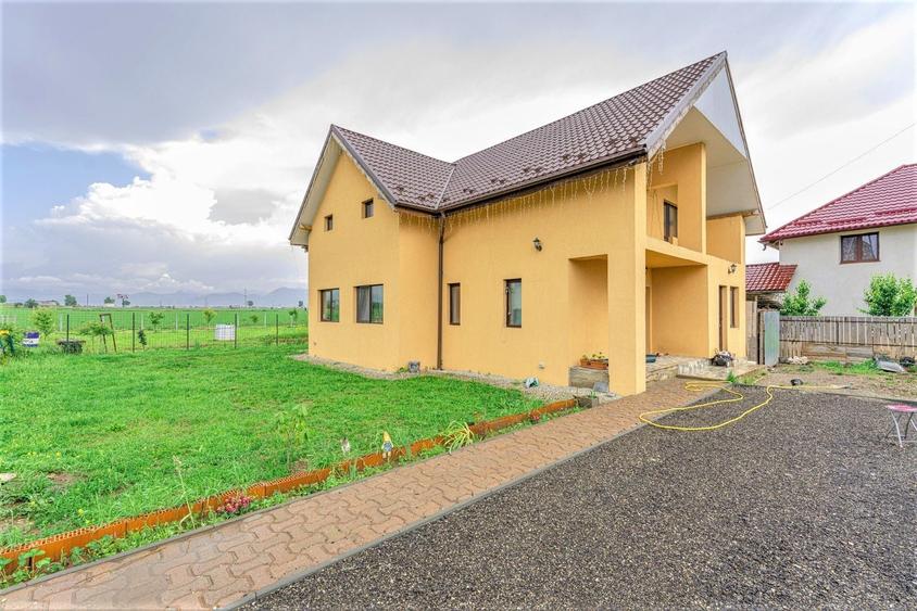 Casă individuală cu 6 camere cu Canalizare în Hărman