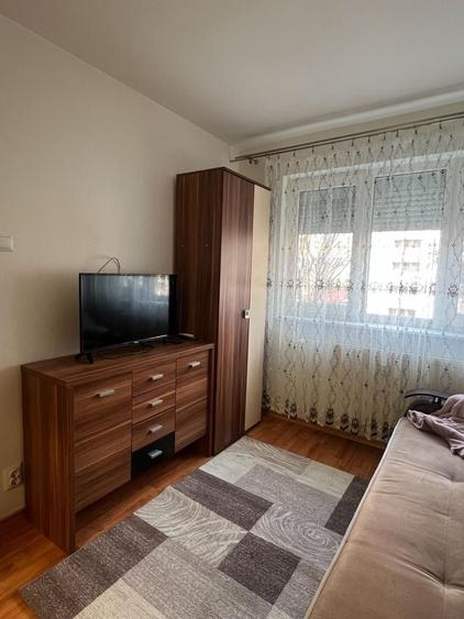 Apartament cu 2 camere nedecomandat în Tractorul