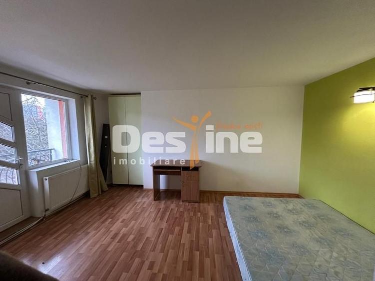 Casă individuală cu 6 camere cu Canalizare în Ciritei