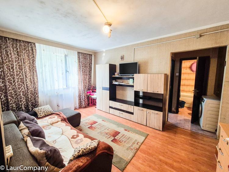 Apartament cu 3 camere semidecomandat în Trivale