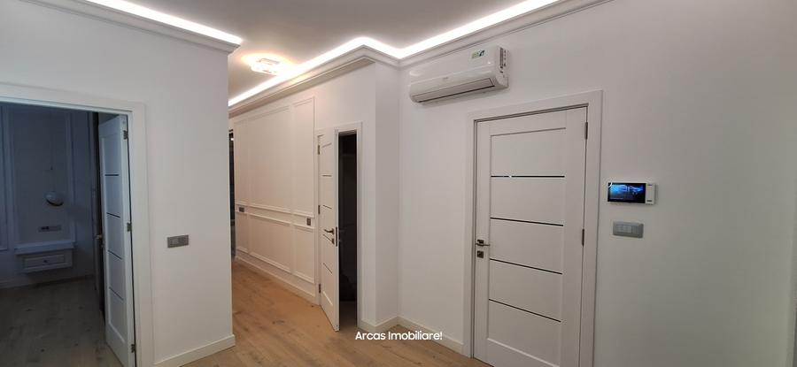 Penthouse cu 3 camere decomandat, mobilat în Sub Arini