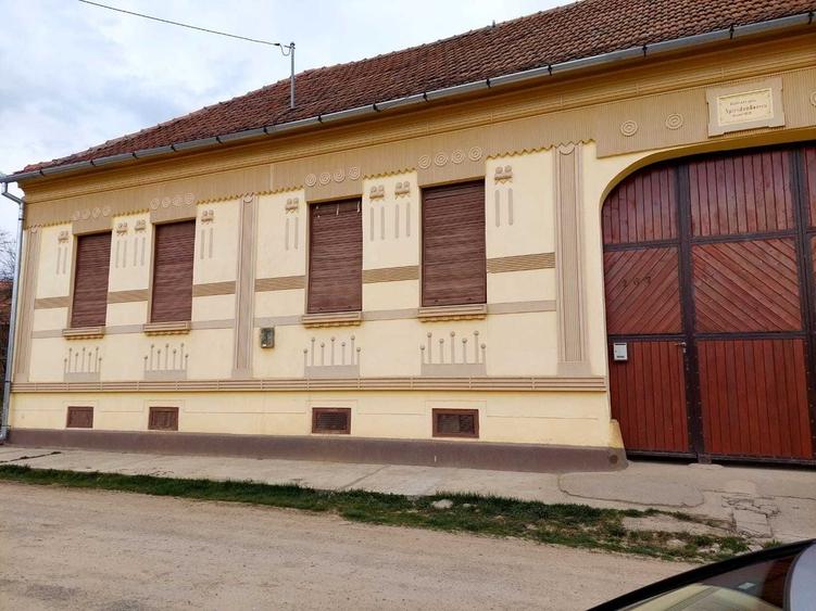 Casă cu 4 camere în Mândra