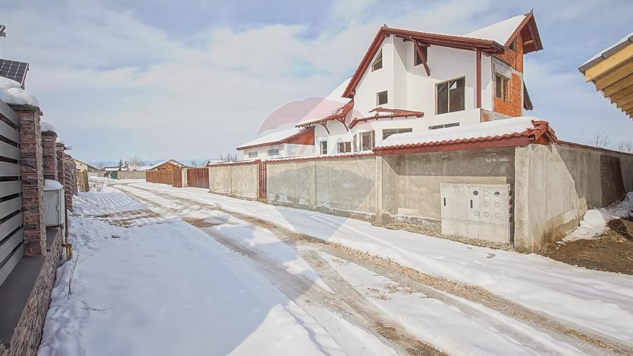 COMISION 0%| Casă individuală | 2 garaje | 192 mp utili | 847 mp teren - 23