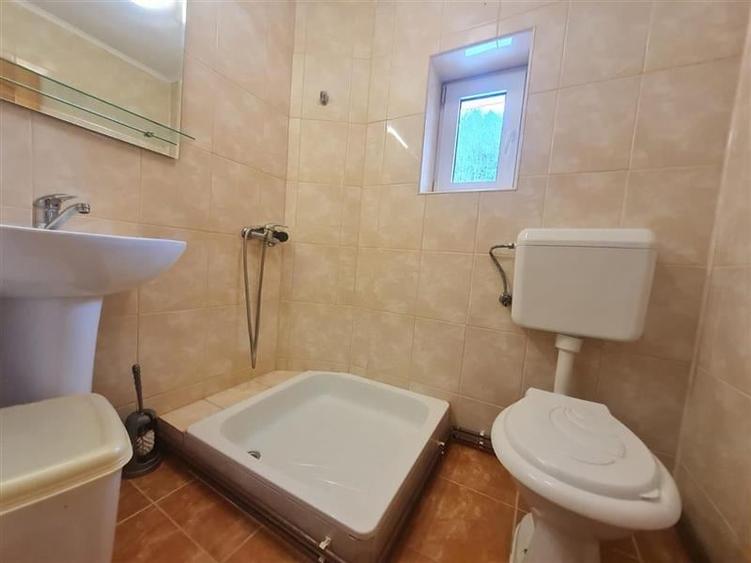 Incadrata de 4.200mp teren, Vila cu potential turistic, in inima Predealului - 12