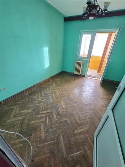 Dacia - la bulevard 2 camere decomandat, etaj intermediar, liber - 8