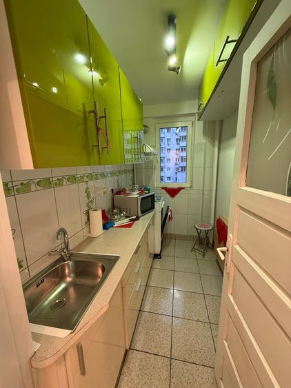 Piata Victoriei,loc de parcare Adp,decomandat,5 min metrou - 1