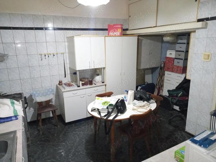 Imobil plus doua garaje, teren suprafata totala 927 mp, Blv. Castanilor, PLOIESTI, str. 13 Decembrie - 2