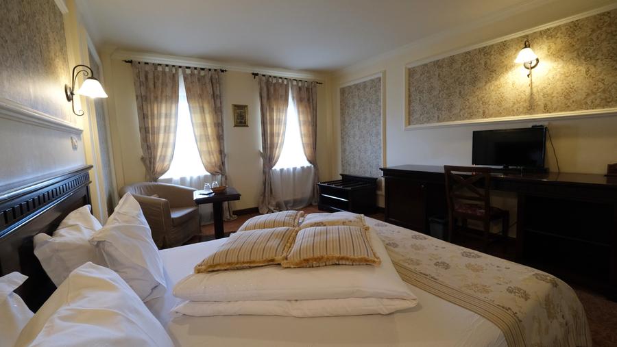 Vanzare hotel in zona superba de munte cu priveliste incredibila din camere - 29