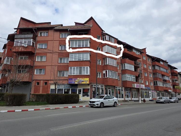 Apartament 3 camere ,Petrila str Republicii - 8
