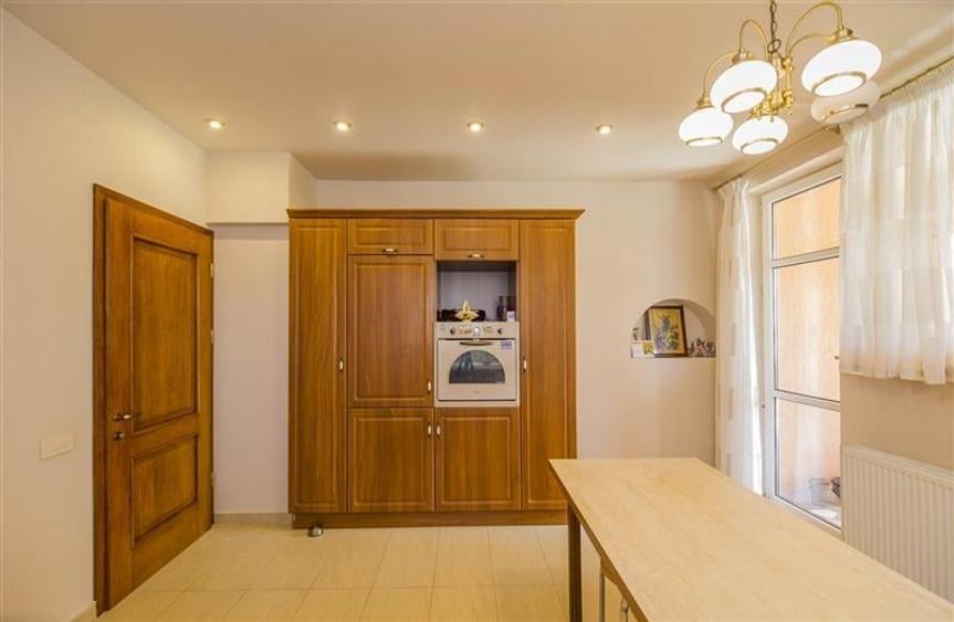 FILM ! Pe armonia a 1.100 mp teren/ gradina, Vila galanta,cu 3 apartamente disti - 17