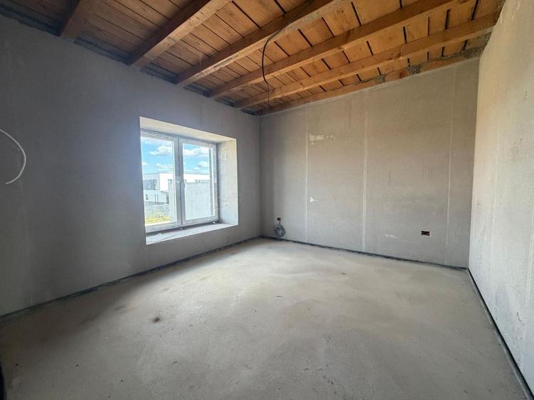 Duplex cu 4 camere cu Canalizare în Dumbrăvița