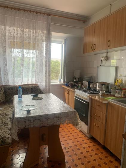 Apartament cu 3 camere decomandat în Inel II